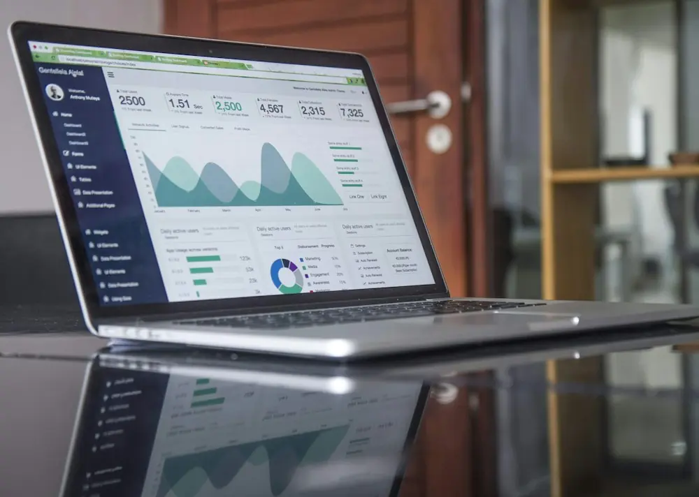 Laptop displaying an advertising campaign dashboard